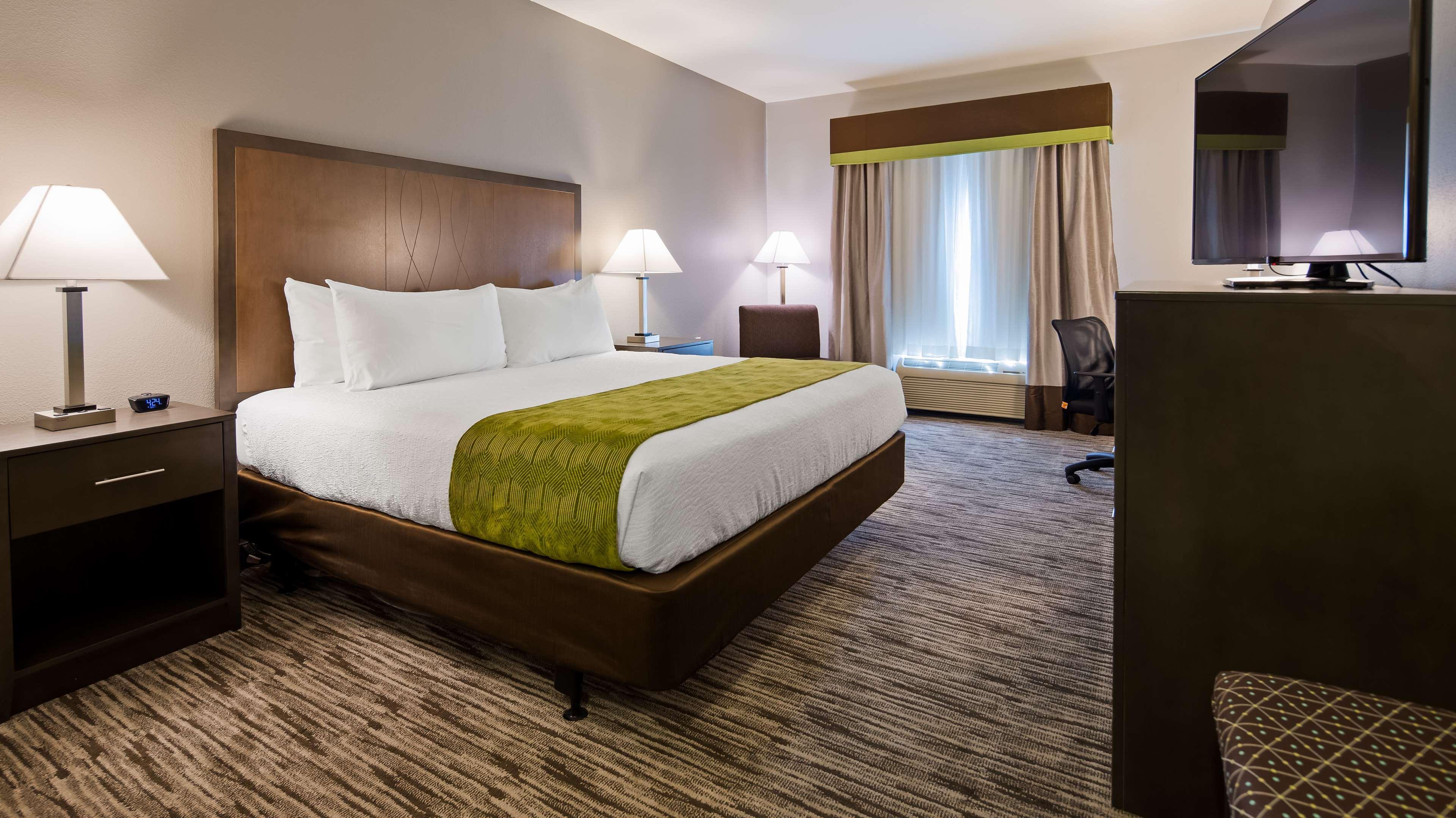 Best Western Plus Liberal Hotel & Suites Экстерьер фото