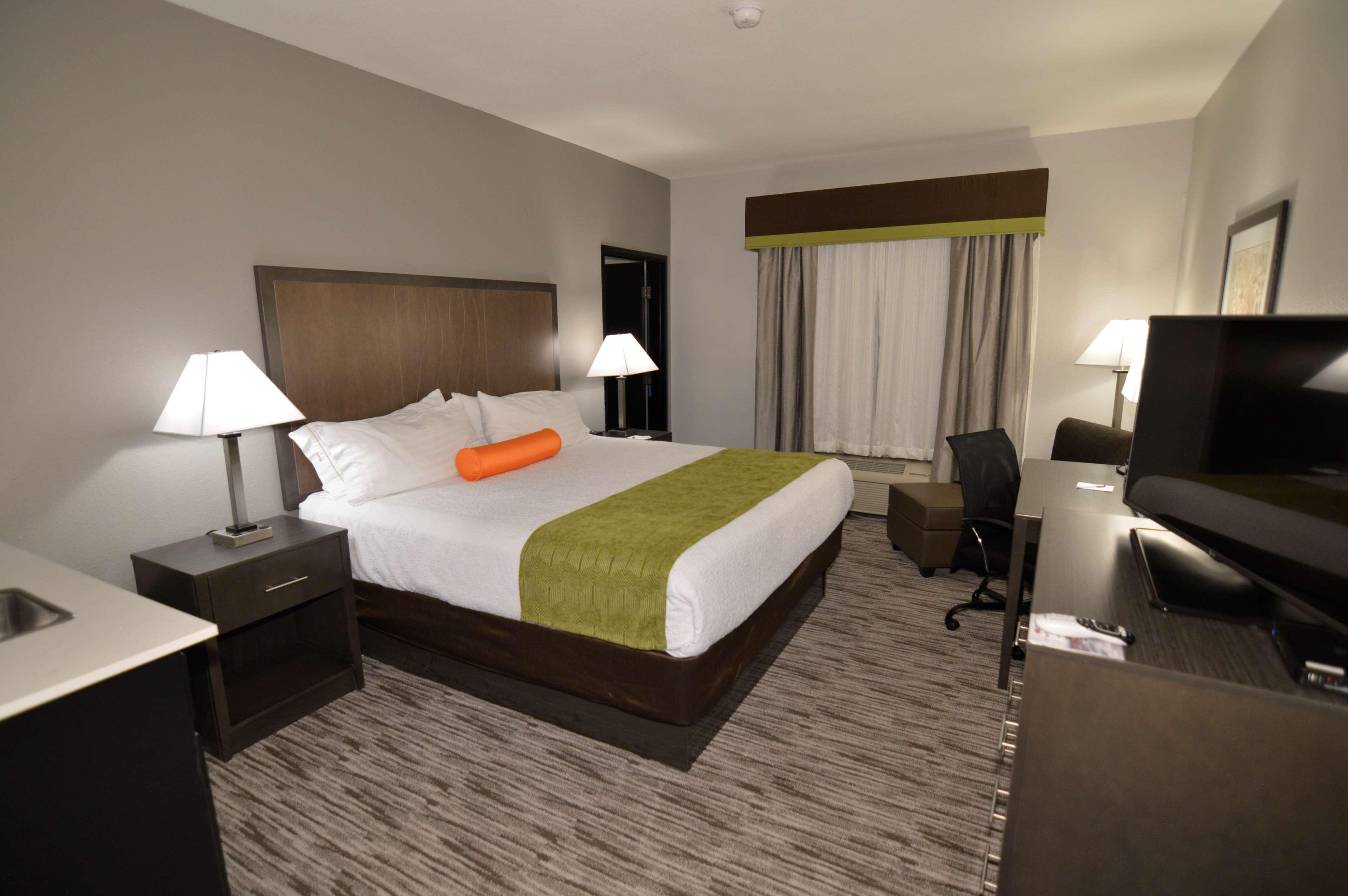 Best Western Plus Liberal Hotel & Suites Экстерьер фото
