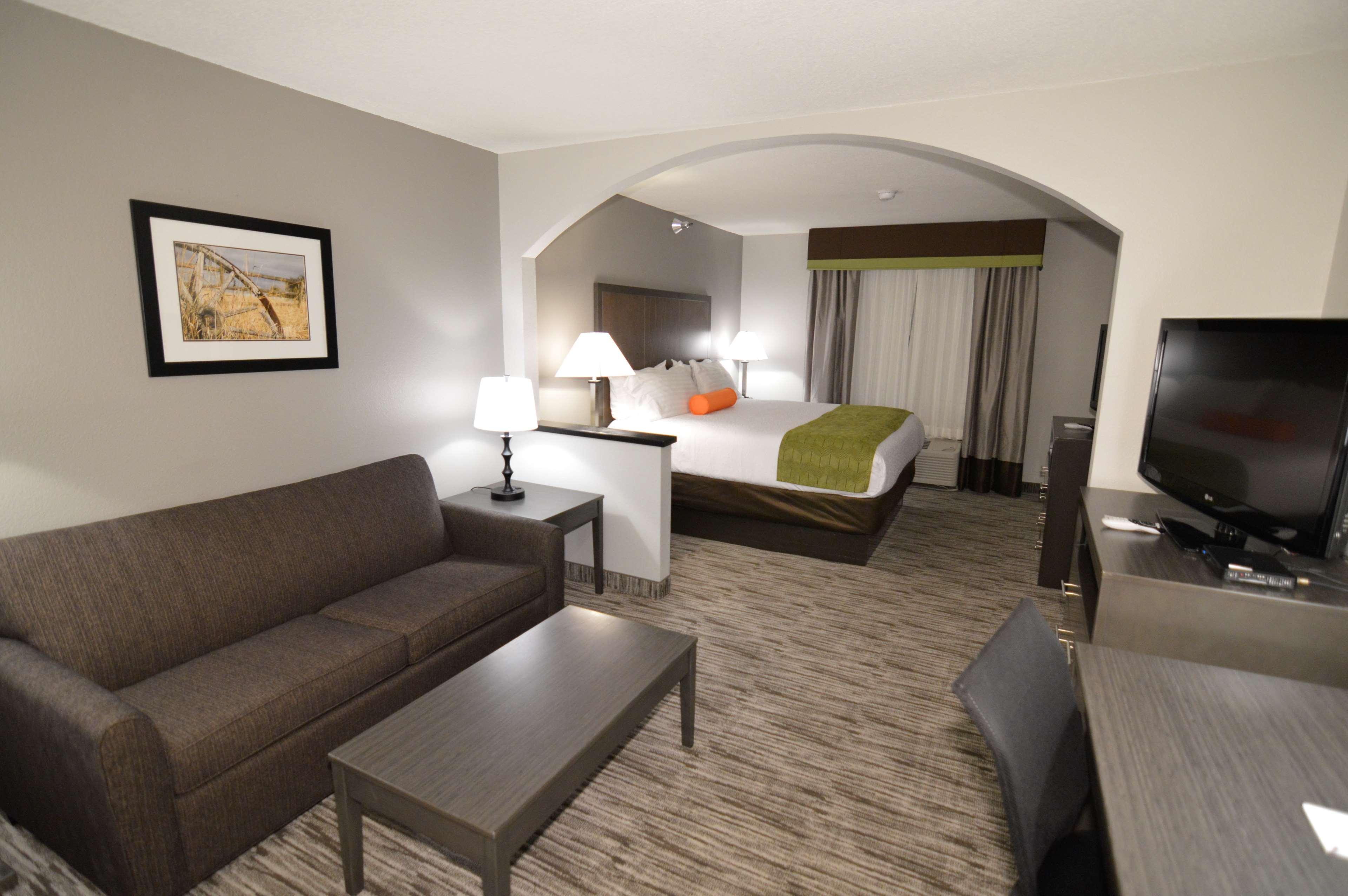 Best Western Plus Liberal Hotel & Suites Экстерьер фото
