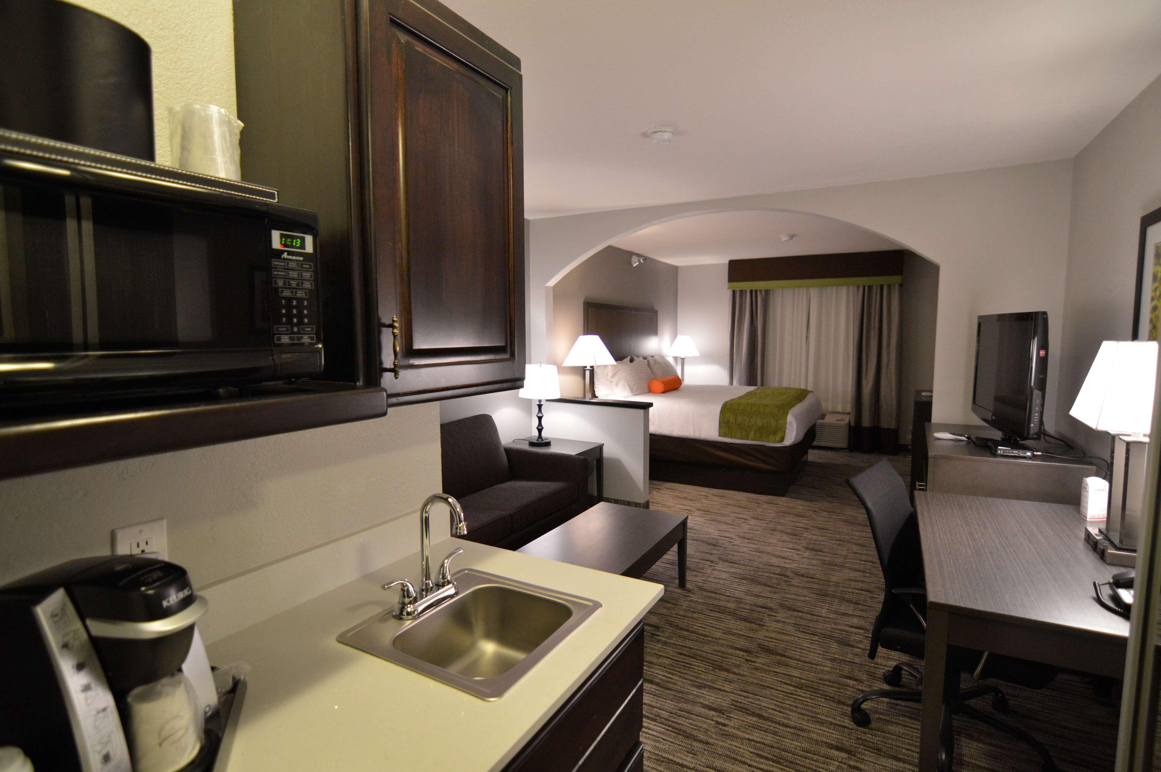 Best Western Plus Liberal Hotel & Suites Экстерьер фото