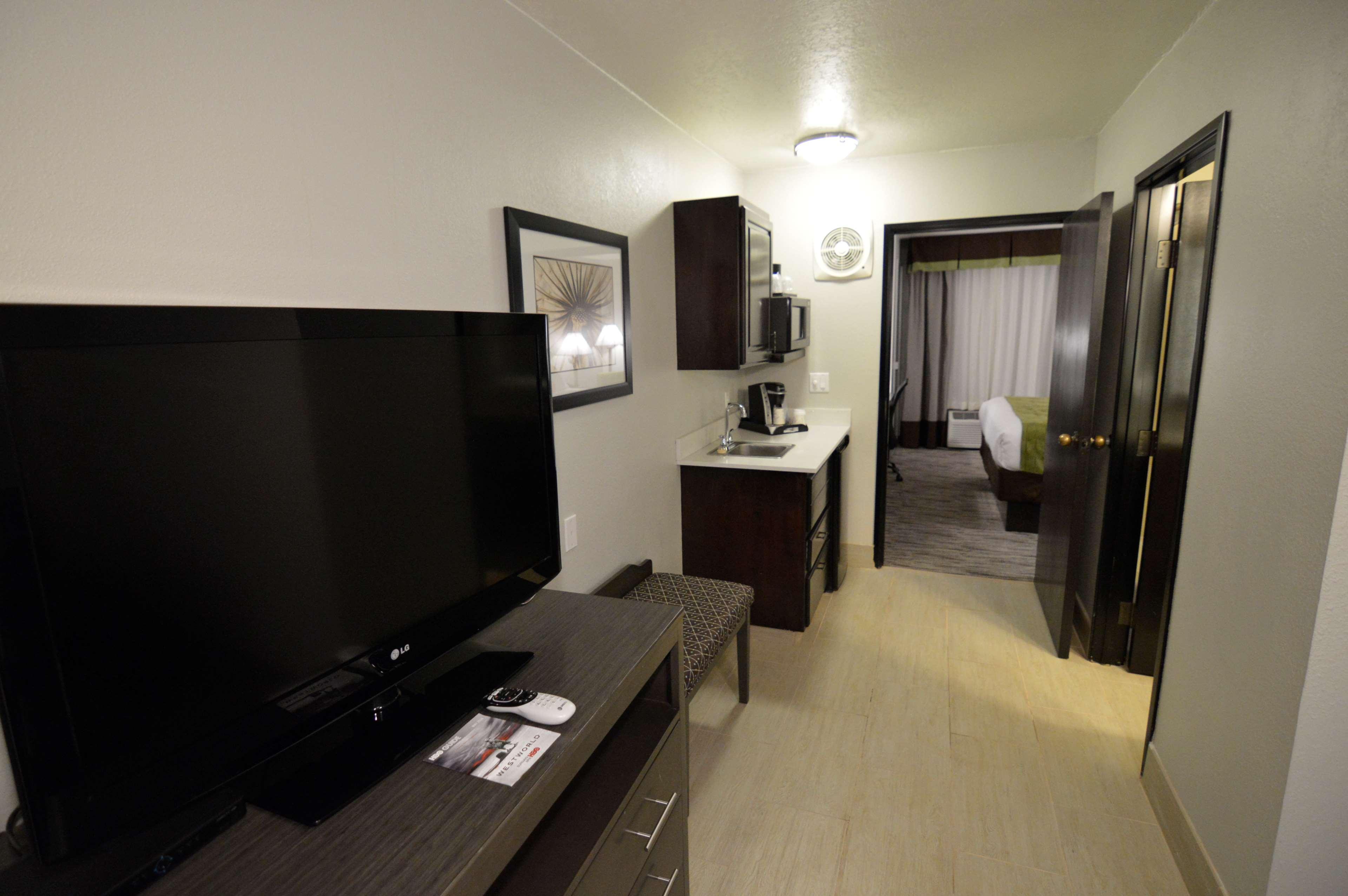 Best Western Plus Liberal Hotel & Suites Экстерьер фото