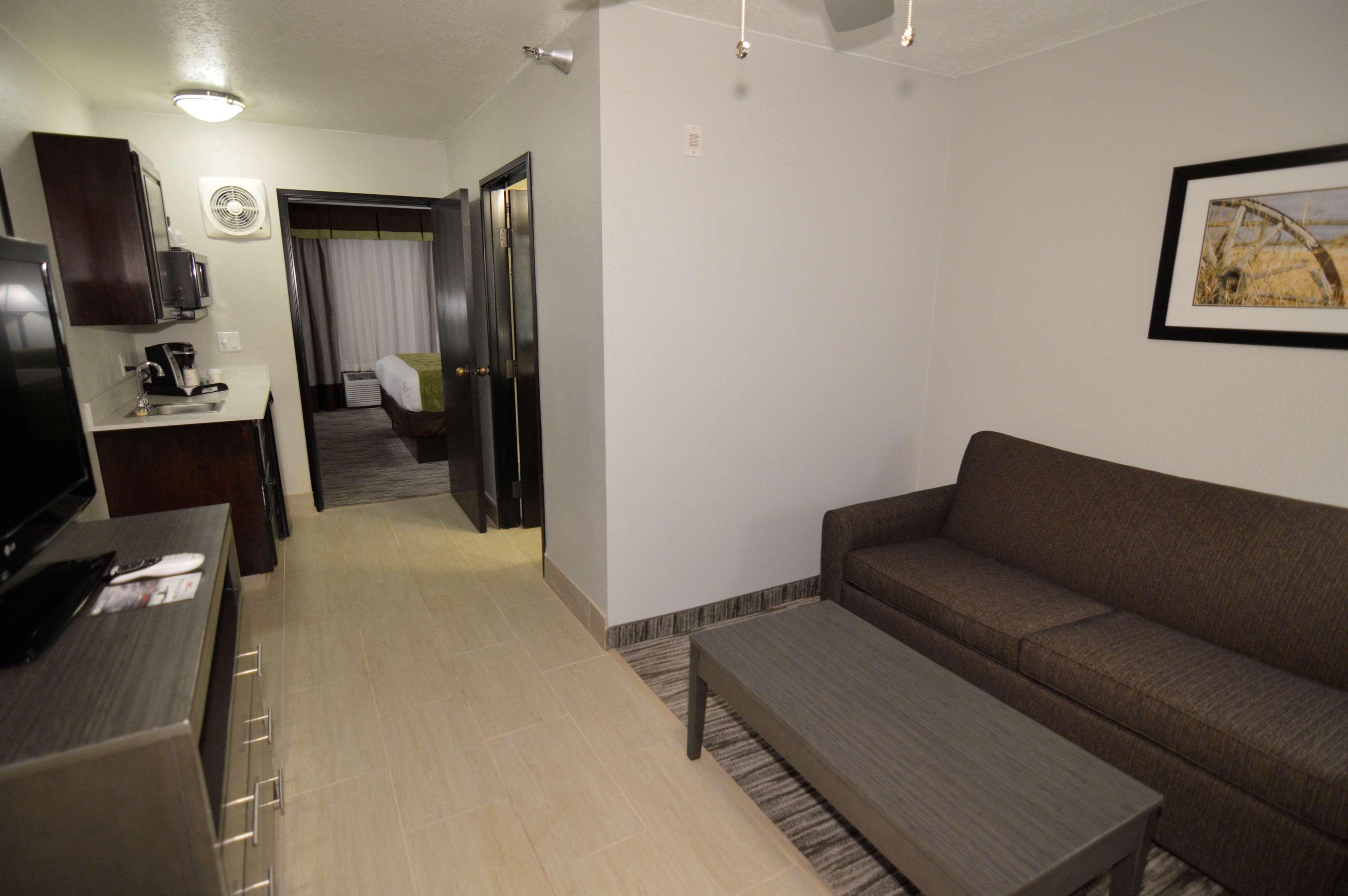 Best Western Plus Liberal Hotel & Suites Экстерьер фото