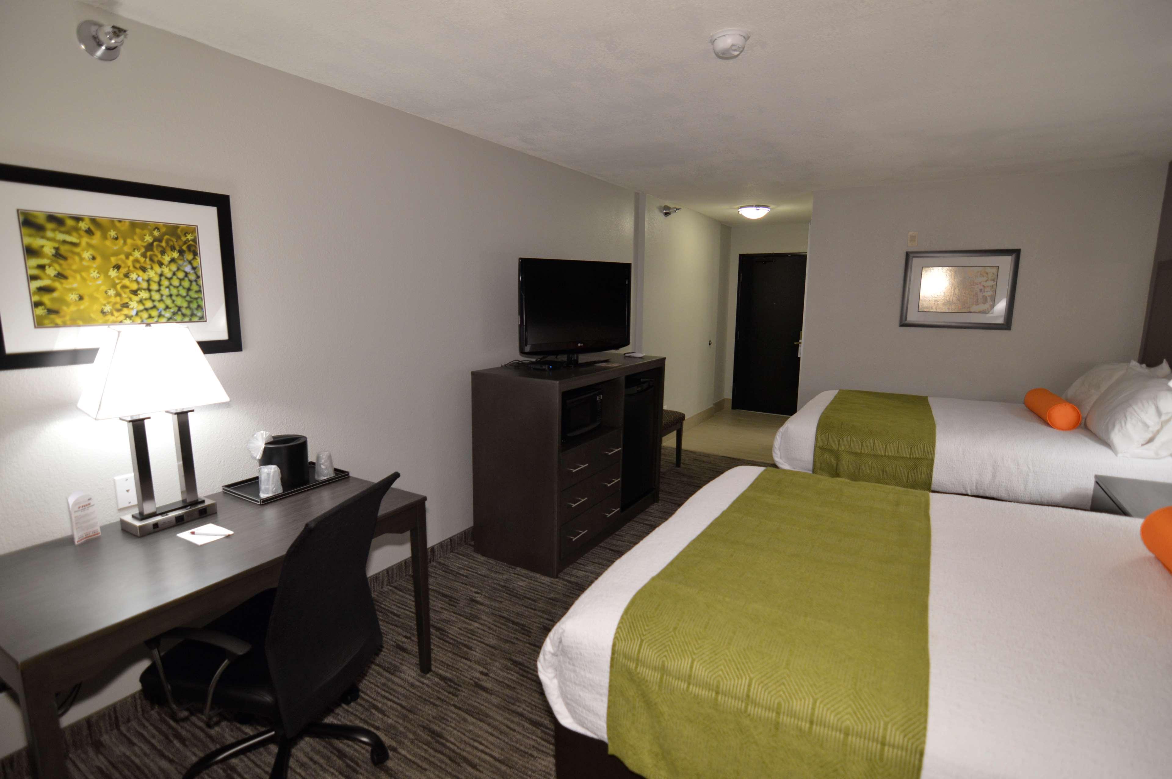 Best Western Plus Liberal Hotel & Suites Экстерьер фото