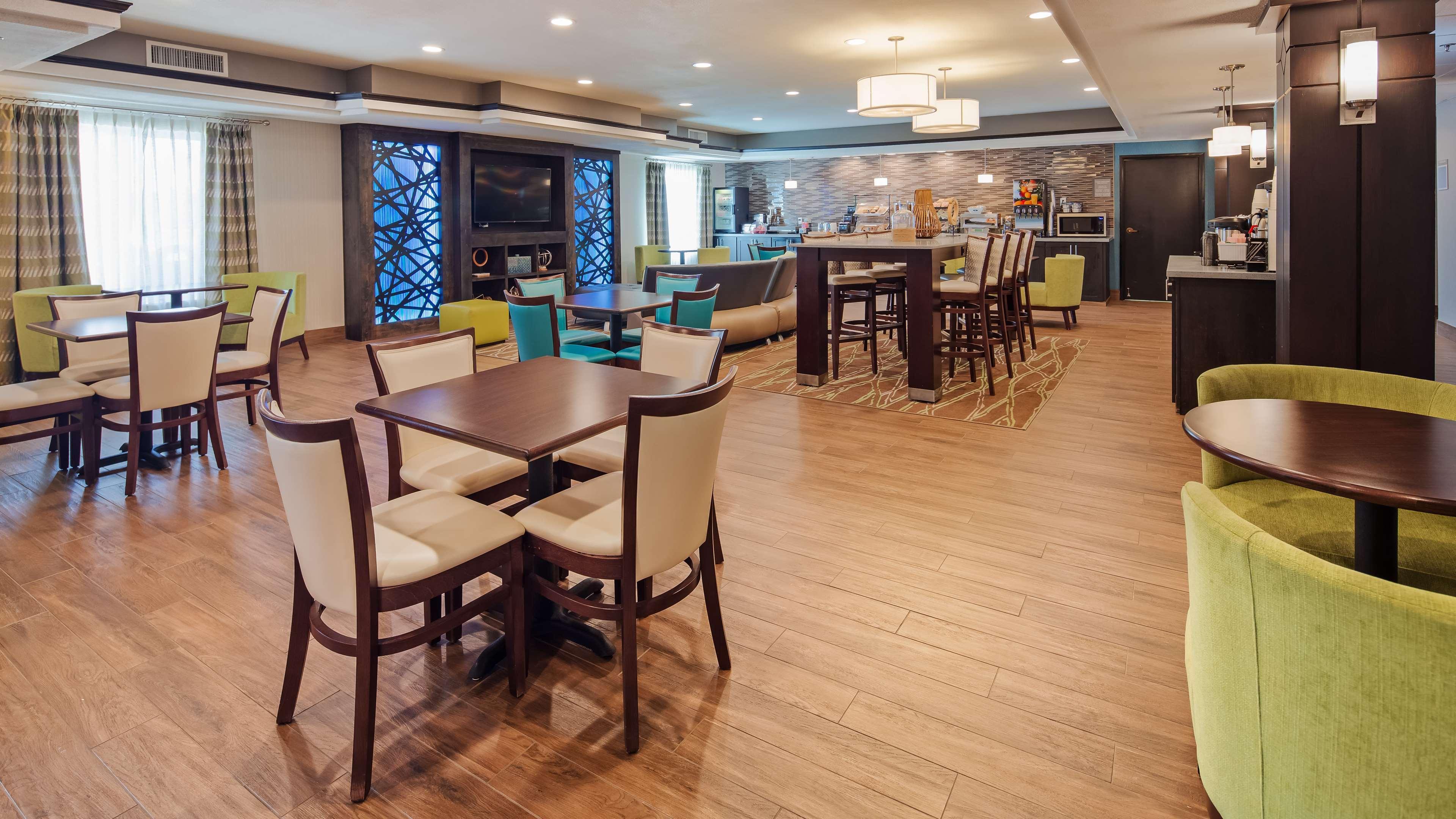 Best Western Plus Liberal Hotel & Suites Экстерьер фото