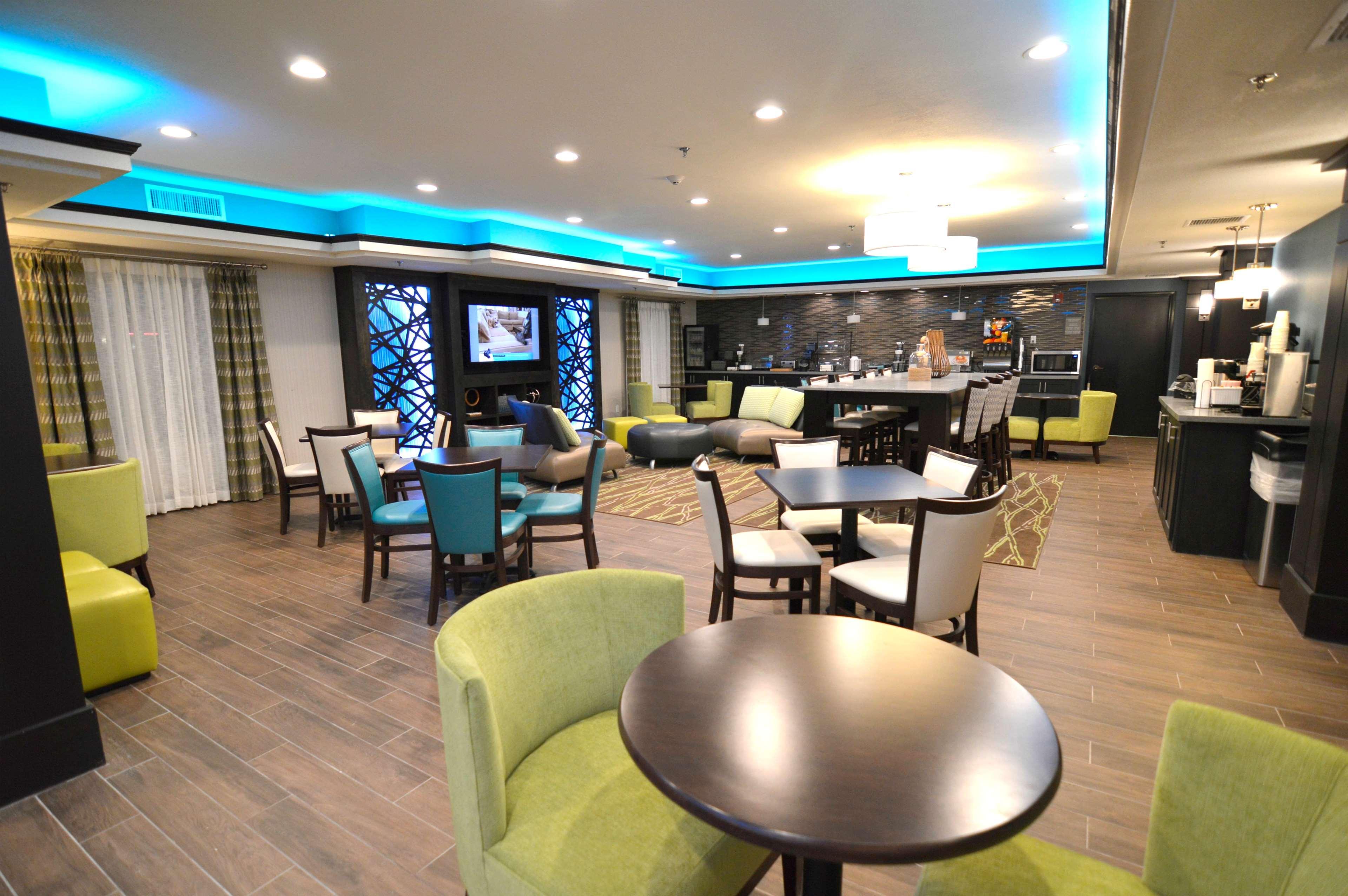 Best Western Plus Liberal Hotel & Suites Экстерьер фото